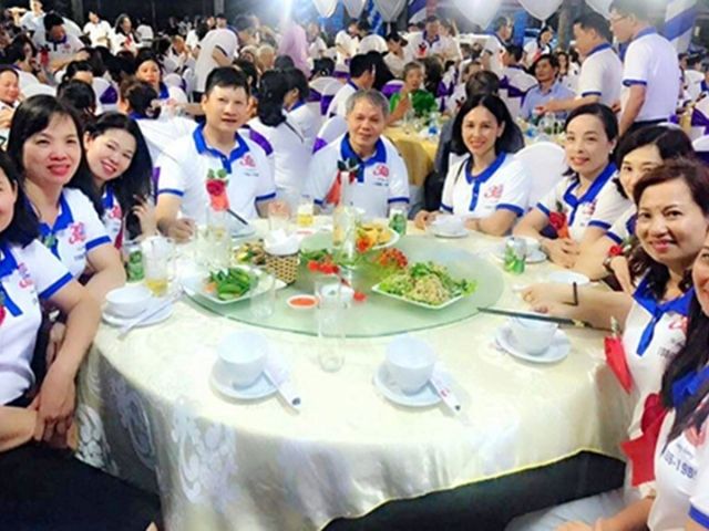 Mẫu áo đồng phục họp lớp kỷ niệm 20 năm