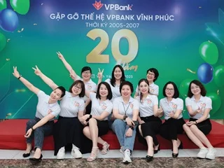Áo Thun Đồng Phục Ngân Hàng