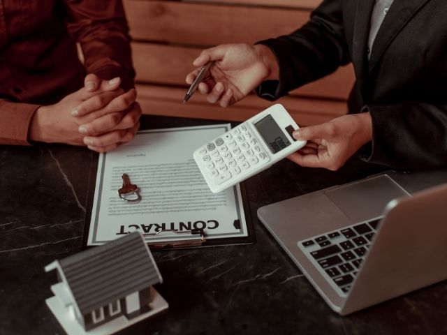 Sau khi xác nhận mẫu thiết kế và các yêu cầu khác, Redsun Uniform sẽ đưa ra báo giá chi tiết