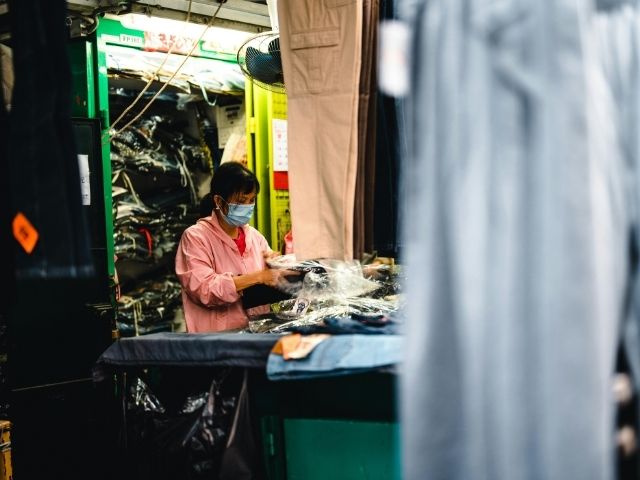 Bộ phận quản lý chất lượng kiểm duyệt QC