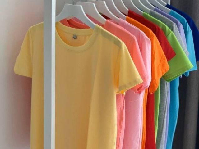 Các yếu tố ảnh hưởng đến giá may áo thun đồng phục