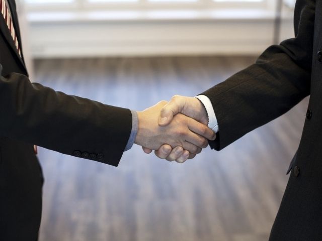 Đồng hành cùng khách hàng, doanh nghiệp trong hành trình hướng đến thời trang bền vững.