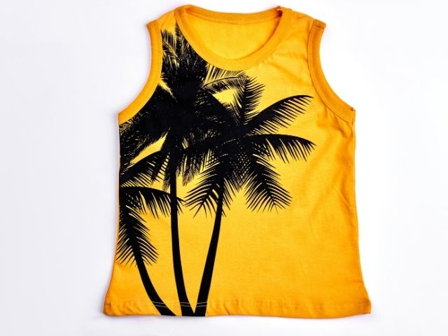 Nếu bạn chọn các kiểu dáng áo đặc biệt (như áo cổ trụ, áo dáng dài, áo thể thao), giá thành sẽ cao hơn