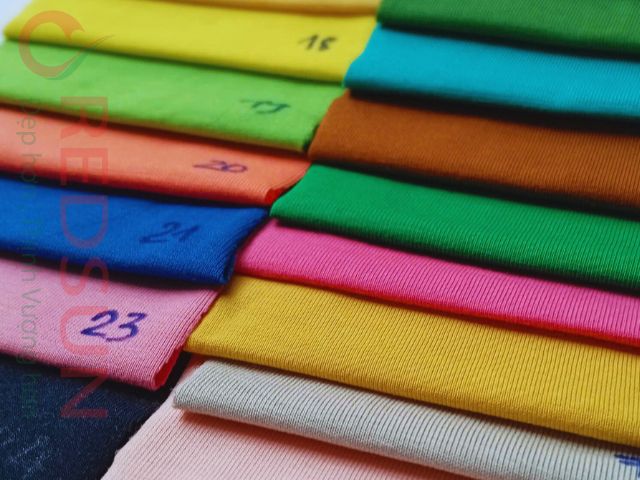 Vải cotton 100% 4 chiều có chất lượng tốt và tính co giãn linh hoạt, nên giá thành của vải này sẽ cao hơn