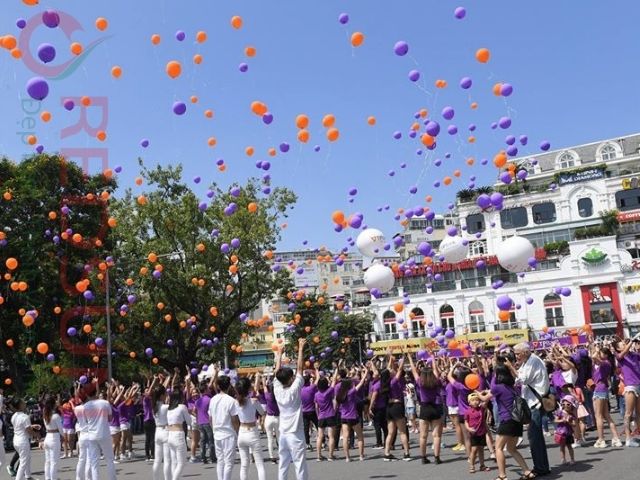 Vì ngân hàng thường đặt số lượng lớn cho nhiều chi nhánh, nên chi phí sẽ được giảm đáng kể