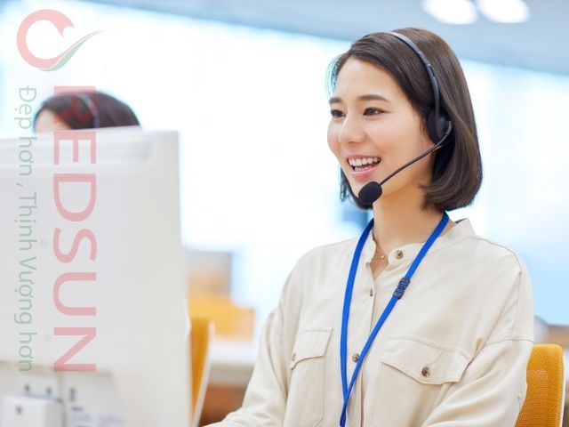 Chọn công ty có đội ngũ tư vấn tận tâm & có sẵn mẫu áo thật để kiểm tra trước khi đặt hàng