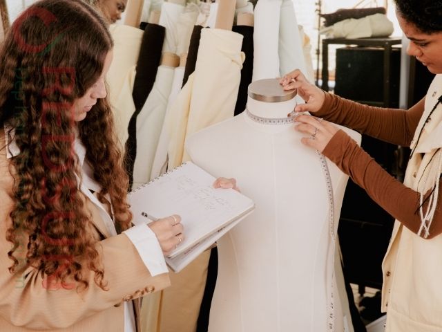 Dáng người Việt thường có xu hướng nhỏ và vừa phải so với các tiêu chuẩn quốc tế