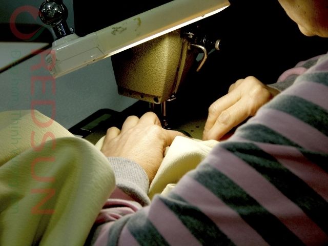 Có nên may áo thun công nhân giá rẻ không