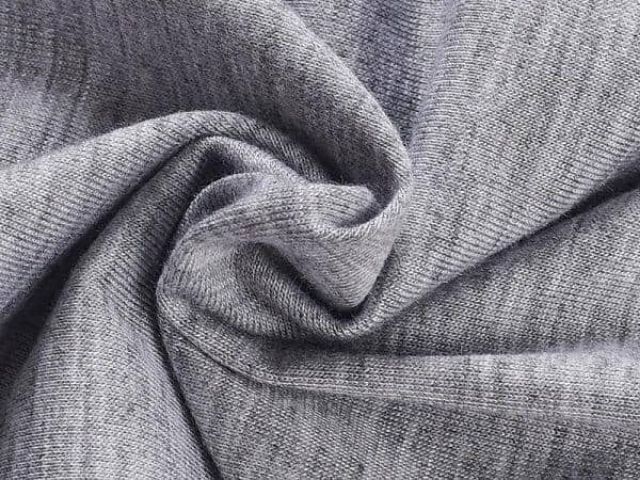 Vải thun 2 chiều thường giữ được hình dáng ban đầu sau khi giặt và không dễ bị mất form
