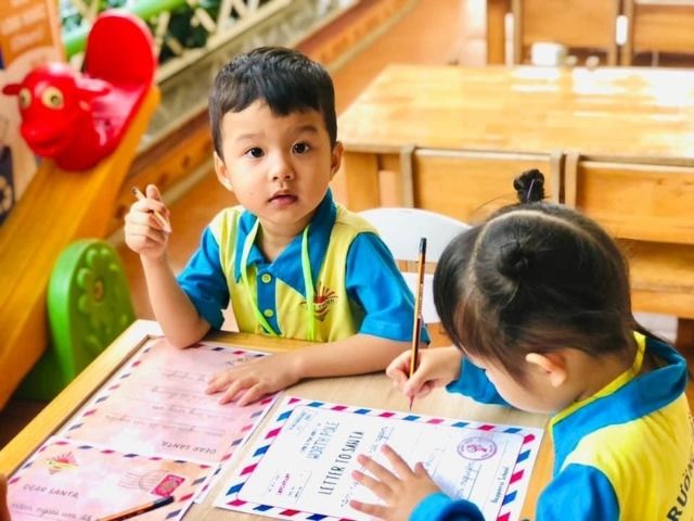 Khi tất cả học sinh đều mặc đồng phục, nhà trường dễ dàng nhận diện và quản lý học sinh hơn