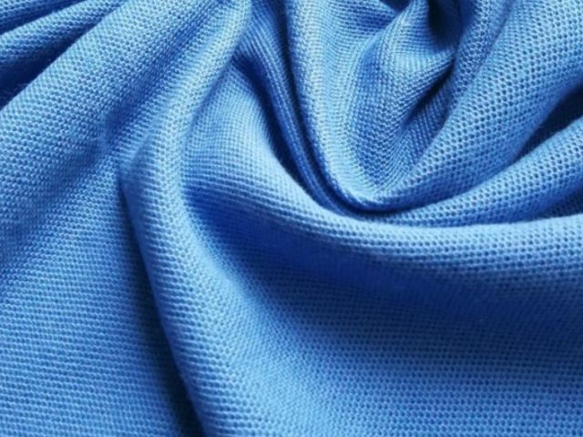 Vải được làm từ sự kết hợp giữa polyester (65%) và cotton (35%)