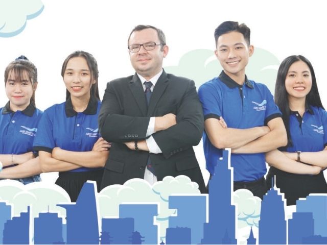 May mẫu thử trước khi sản xuất hàng loạt để tránh sai sót.