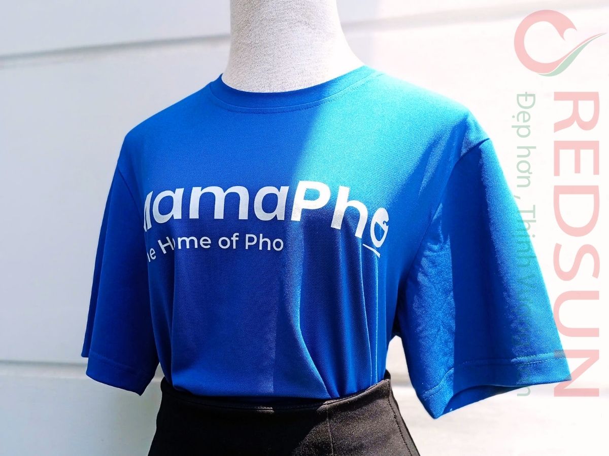 Sau khi chốt thiết kế, xưởng tiến hành may mẫu thử để khách hàng kiểm tra