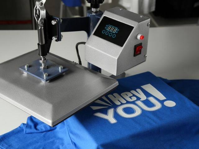 Khi in 3D, đặc biệt là với công nghệ in chuyển nhiệt, mực in sẽ tạo ra một lớp mỏng trên bề mặt vải