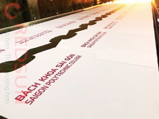 In lụa (In lưới) – Độ bền cao, chi phí thấp, phù hợp số lượng lớn.