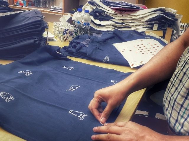 Kiểm tra chất lượng may đồng phục