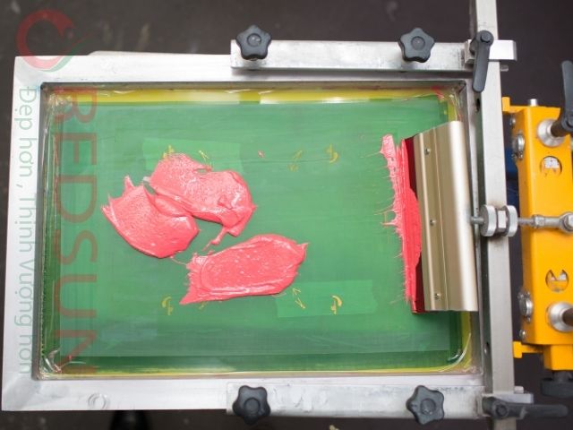 Kiểm tra mẫu trước khi sản xuất hàng loạt