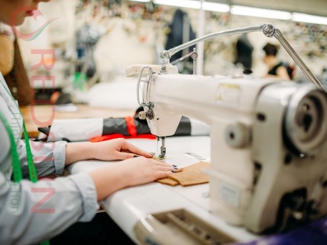 Nếu xưởng chỉ nhận số lượng nhỏ hoặc không có hình ảnh chứng minh năng lực sản xuất, bạn nên cẩn trọng