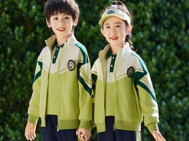 Mẫu áo khoác gió đôi màu năng động