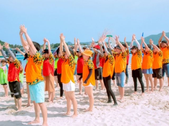 Mẫu áo nhóm theo màu sắc riêng biệt