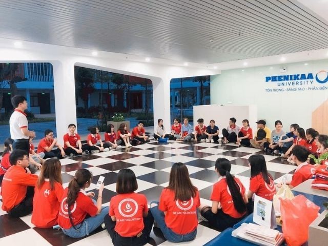 Tổng Hợp Mẫu Áo Thun CLB Màu Đỏ Đầy Nhiệt Huyết