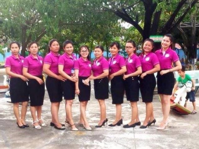 Áo thun đồng phục màu tím của ngan hàng TP bank