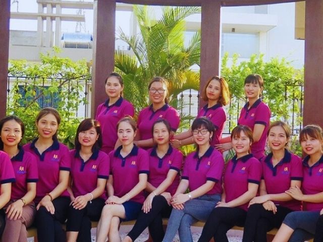 Áo thun đồng phục màu tím của ngan hàng TP bank