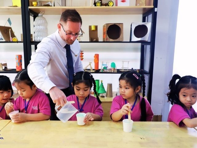 Màu tím luôn được xem là biểu tượng của sự sáng tạo, bí ẩn và đẳng cấp