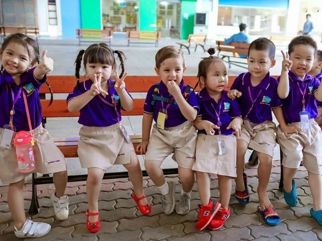 Mẫu áo thun đống phục màu tím dành cho trường học