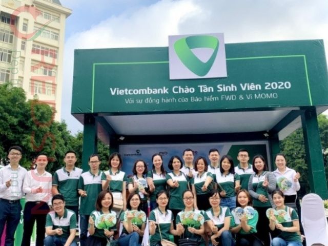 Sự tương phản giữa trắng và xanh tạo thiết kế bắt mắt, dễ thu hút ánh nhìn