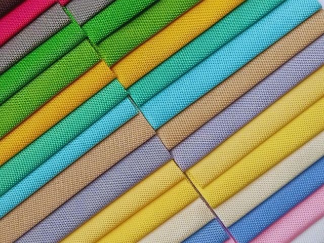 Tùy mục đích sử dụng, chọn vải cotton co giãn 4 chiều, thun lạnh hoặc polyester