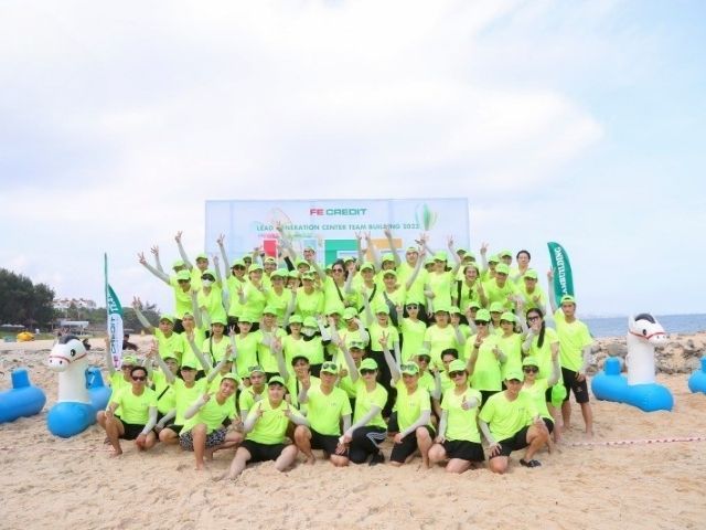 Áo thun cổ tròn là kiểu dáng phổ biến nhất nhờ sự đơn giản và dễ mặc