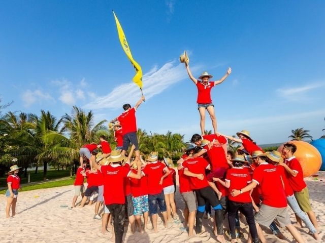 Tổng Hợp Mẫu Áo Thun Teambuilding Màu Đỏ Đẹp