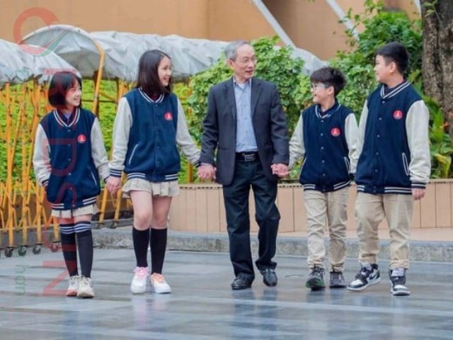 Cơ sở may phải có đội ngũ thiết kế chuyên nghiệp, giúp trường thiết kế mẫu áo đẹp & hiện đại