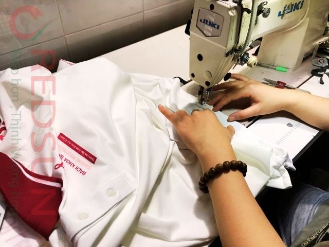 Các chi tiết vải đã được cắt sẽ được may thành phẩm