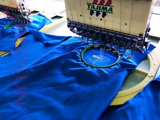 Logo có bền màu không, có bị bong tróc sau một thời gian sử dụng 