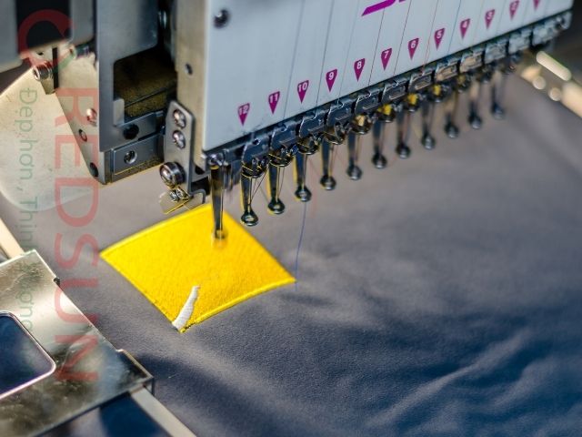 Tư vấn kích thước logo, vị trí in/thêu đẹp nhất