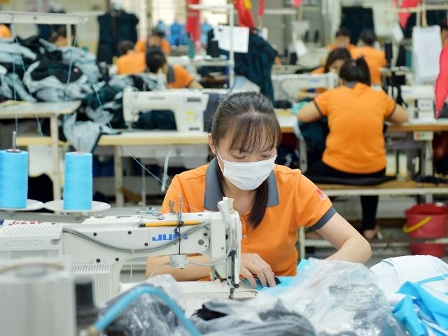 Khách hàng có thể yêu cầu may mẫu trước để kiểm tra logo & chất lượng áo