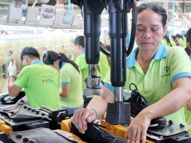 Hỗ trợ chỉnh sửa nếu áo không vừa size cho nhân viên