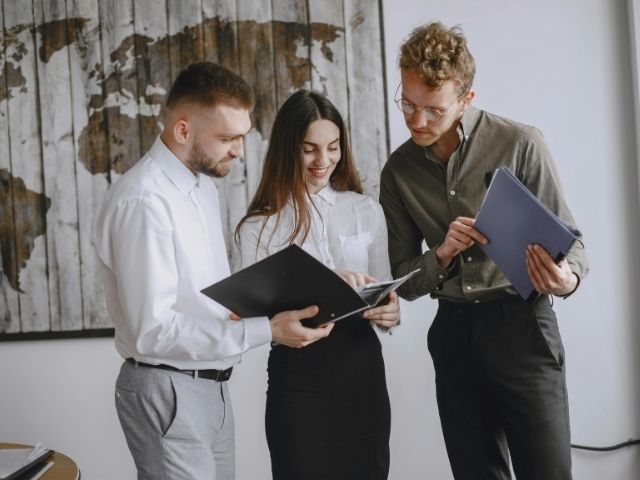 Phân loại phụ kiện đồng phục theo ngành nghề hiện nay