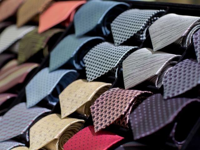 Phụ kiện đồng phục là gì