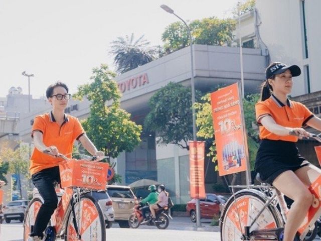 Mỗi nhân viên, khách hàng mặc áo chính là một “đại sứ thương hiệu” giúp quảng bá