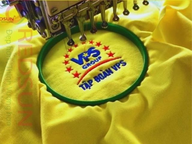 Thêu logo đồng phục áo thun