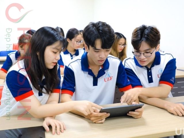 Lựa chọn mẫu thiết kế phù hợp với bản sắc của trường.