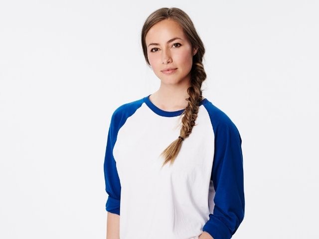 Chất liệu cotton hoặc poly giúp áo dễ bảo quản, ít nhăn và giặt nhanh khô