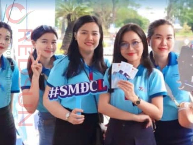 Áo thun đồng phục thường được thiết kế thoải mái, phù hợp với các hoạt động ngoài trời