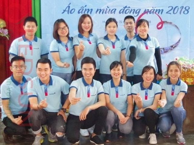 Ngân hàng có thể cấp phát áo đồng phục định kỳ thay vì để nhân viên tự chọn trang phục, giúp đồng bộ hình ảnh
