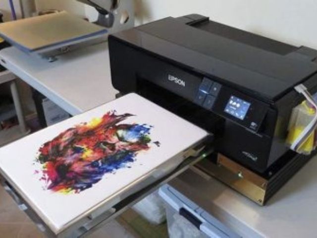 Các mẫu áo thun in 3D có thể được thiết kế với bất kỳ hình ảnh, logo hay slogan nào