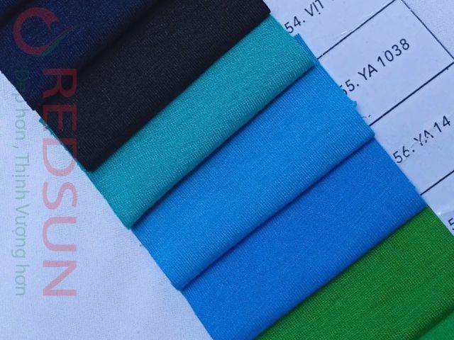 Xanh hoàng gia, đậm hơn xanh biển, rất thu hút và có độ sang trọng