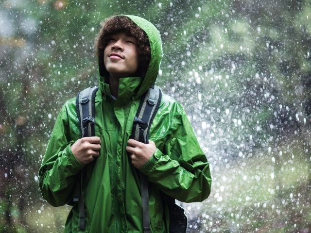 Nhẹ, mịn, chống thấm nhẹ, nhanh khô, dễ bảo quản.